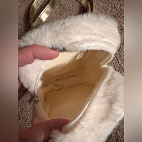 Bath and Body Works Christmas White Fuzzy Mini Sling Bag - Picture 3 of 6